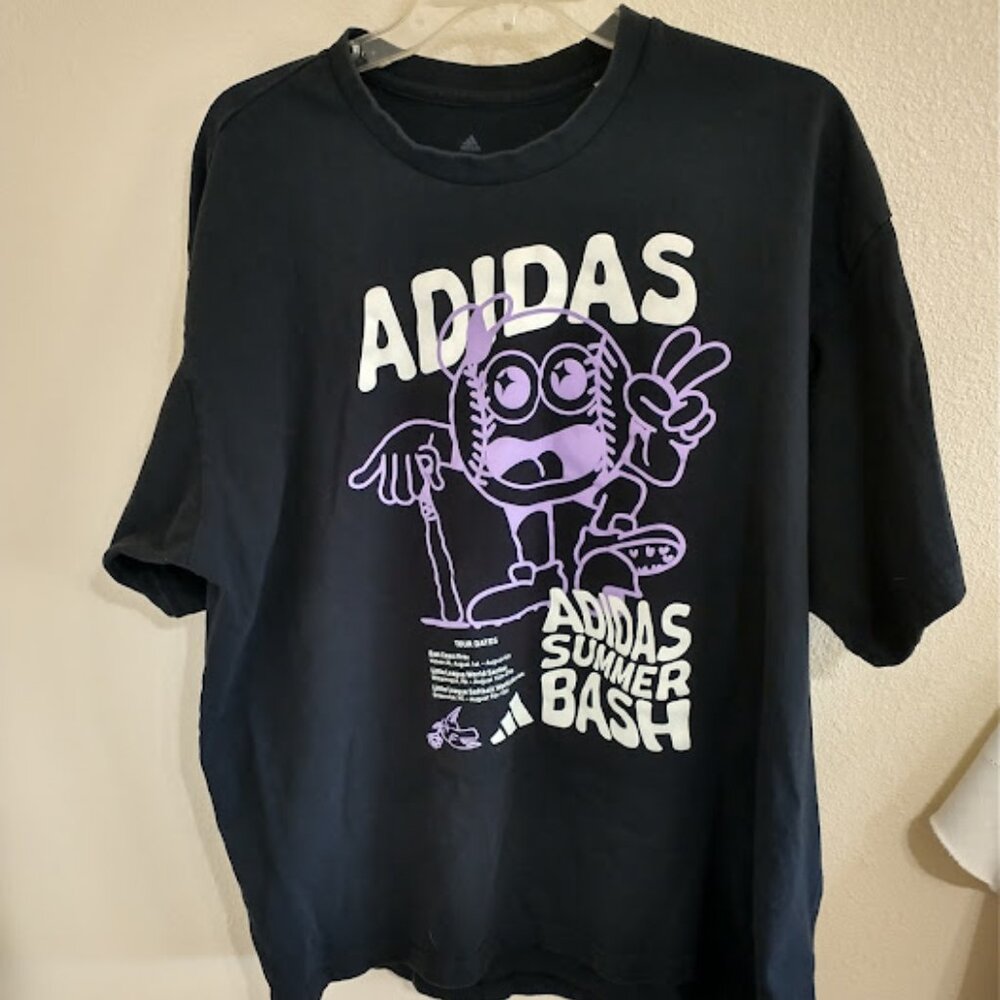 ADIDAS T-SHIRTS BUNDLE – (2) Adidas XL T-Shirts "Happy Flower” and “Ad… - Picture 3 of 7